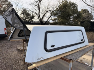The A.R.E. CX Classic Toolmaster topper for Chevrolet Silverado 1500 delivers secure tool storage, commercial-grade side access, and dependable weather-resistant cargo protection for contractors, work fleets, and daily utility use.