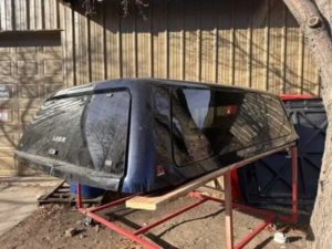 The LEER 100XQ topper for Ford F350 combines premium frameless styling, secure truck bed storage, and weather-resistant protection for work, towing, camping, and heavy-duty daily use.