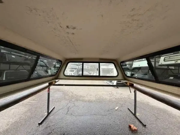 The LEER 100R topper for Ram 1500 provides secure truck bed storage, premium fiberglass durability, and dependable weather-resistant protection for work, travel, and everyday use. LEER 100R Topper for Ram 1500