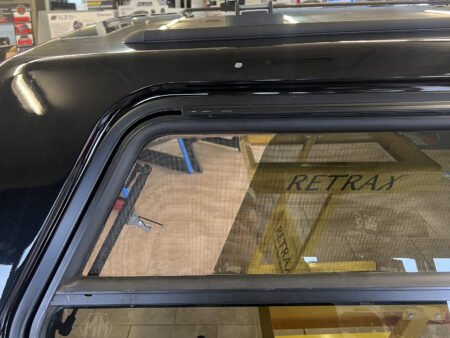 The LEER 100XR topper for GMC Sierra 1500 delivers secure cargo storage, side-access convenience, premium fiberglass durability, and weather-resistant protection for everyday use.