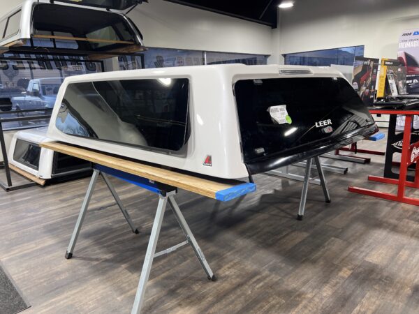 The LEER 100XQ topper for GMC Sierra 1500 delivers secure cargo storage, framed glass design, premium fiberglass durability, and weather-resistant protection for everyday use.
