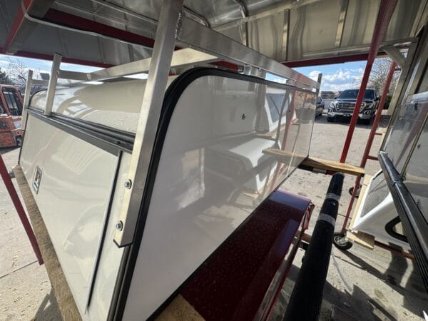 The LEER DCC topper for Ford F150 delivers commercial-grade durability, secure tool storage, and weather-resistant cargo protection for contractors, fleets, and service professionals.