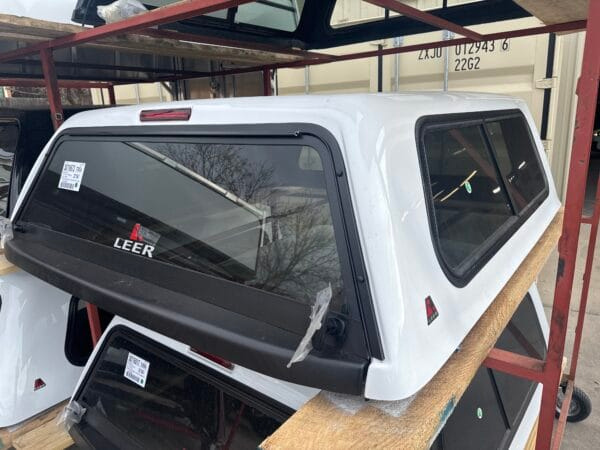 The LEER 100S topper for Toyota Tundra delivers secure truck bed storage, premium fiberglass durability, and dependable weather-resistant protection for work, camping, overlanding, and everyday driving. The LEER 100S topper for Toyota Tundra delivers secure truck bed storage, premium fiberglass durability, and dependable weather-resistant protection for work, camping, overlanding, and everyday driving.