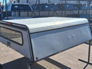 The LEER 100XR topper for Ford F350 delivers premium fiberglass durability, side-access convenience, and secure weather-resistant storage for heavy-duty work, travel, and outdoor use.