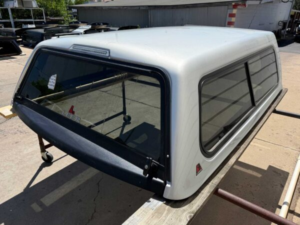 The LEER 100R topper for Ram 1500 delivers secure truck bed storage, premium fiberglass durability, and weather-resistant protection for work, travel, camping, and everyday use.