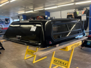 The LEER 100XR topper for GMC Sierra 1500 delivers secure cargo storage, side-access convenience, premium fiberglass durability, and weather-resistant protection for everyday use.