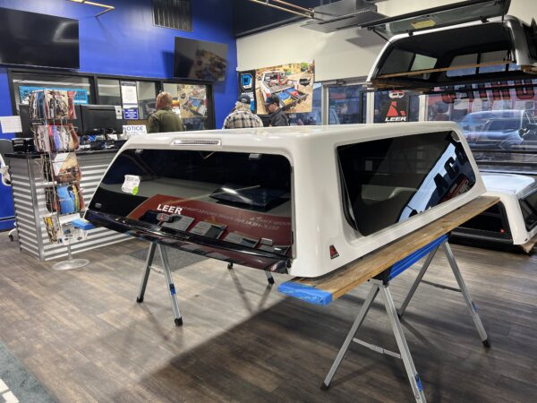 The LEER 100XQ topper for GMC Sierra 1500 delivers secure cargo storage, framed glass design, premium fiberglass durability, and weather-resistant protection for everyday use.