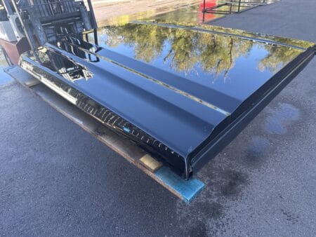 The LEER 700 topper for GMC Sierra 1500 delivers dependable truck bed storage, rugged fiberglass construction, and weather-resistant protection for work, travel, and daily use. The LEER 700 topper for GMC Sierra 1500 delivers dependable truck bed storage, rugged fiberglass construction, and weather-resistant protection for work, travel, and daily use.